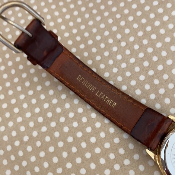 Vintage Guess watch with leather strap - Picture 8 of 12